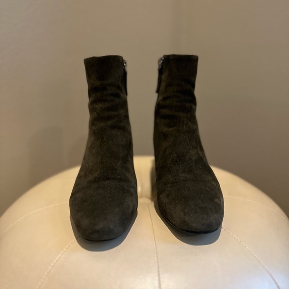 Forrest green suede booties with animal print heel. - Picture 6 of 7